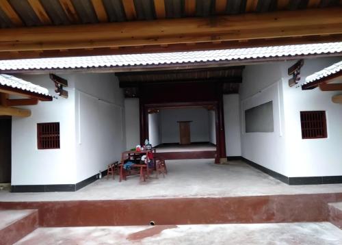 Through Guangdong and Guangxi, 300-year-old house became a natural frontier.