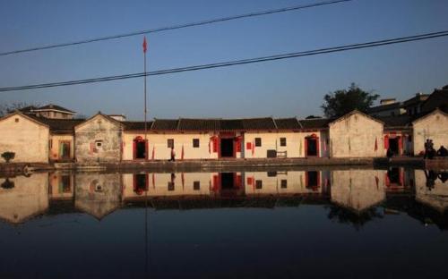 Through Guangdong and Guangxi, 300-year-old house became a natural frontier.