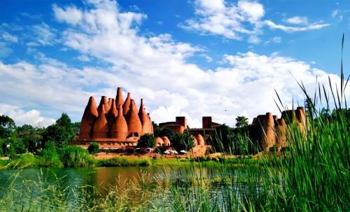The only city in my country that bears same name as Buddha, with a winter temperature of 22°, is best choice for escaping cold with delicious food and shopping!