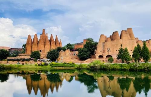 The only city in my country that bears same name as Buddha, with a winter temperature of 22°, is best choice for escaping cold with delicious food and shopping!
