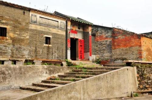 "Bagua Village", full of mysteries, where walls of houses are used as village walls, strangers often get lost.