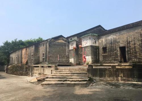 "Bagua Village", full of mysteries, where walls of houses are used as village walls, strangers often get lost.