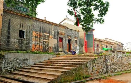 "Bagua Village", full of mysteries, where walls of houses are used as village walls, strangers often get lost.