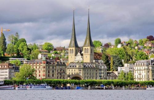 A rich pocket country that can ski in winter as long as you give money, country can also be rented out by day.
