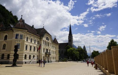 A rich pocket country that can ski in winter as long as you give money, country can also be rented out by day.
