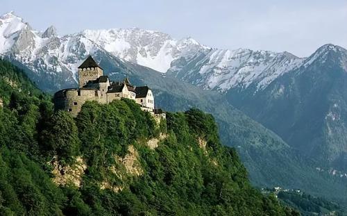 A rich pocket country that can ski in winter as long as you give money, country can also be rented out by day.
