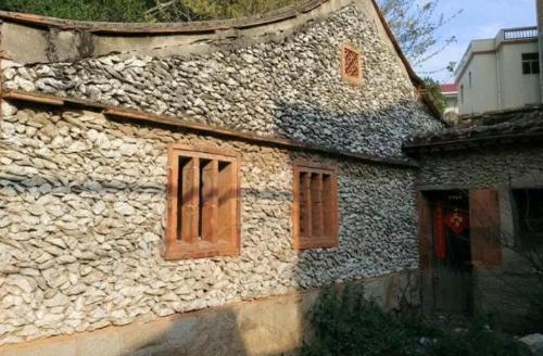 The mysterious little fishing village in Quanzhou is full of "oyster houses" and there are girls who love to wear flowers.
