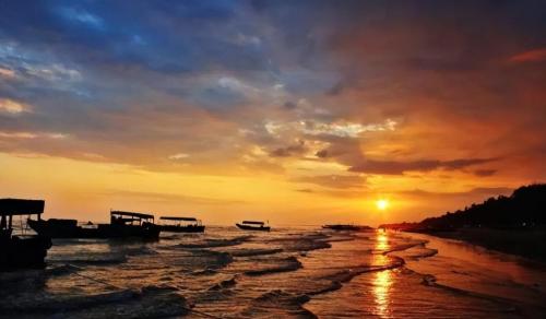 The three islands of Jing people have returned to embrace of their homeland and are developing rapidly. Today, only maritime nation lives in my country