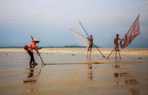 The three islands of Jing people have returned to embrace of their homeland and are developing rapidly. Today, only maritime nation lives in my country