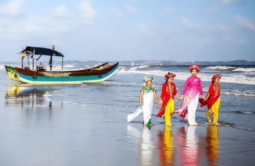 The three islands of Jing people have returned to embrace of their homeland and are developing rapidly. Today, only maritime nation lives in my country