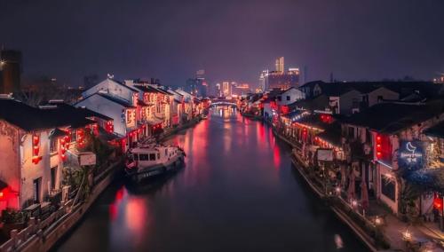 Jiangsu is a modest city suitable for elderly, with good air and beautiful scenery, known as "Pearl of Taihu Lake".