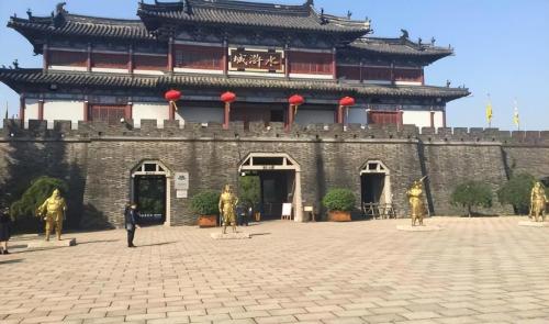 Jiangsu is a modest city suitable for elderly, with good air and beautiful scenery, known as "Pearl of Taihu Lake".