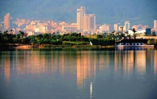 After these three counties left Zhangzhou, one was annulled, one was renamed, and one became a county-level city.
