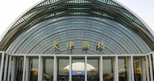 Tianjin "big monster", umbrellas at the train station, you know what's going on?