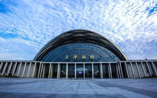 Tianjin "big monster", umbrellas at the train station, you know what's going on?