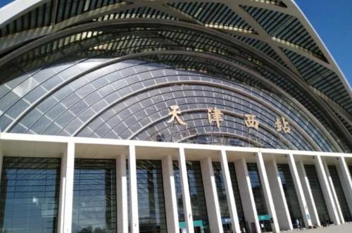 Tianjin "big monster", umbrellas at the train station, you know what's going on?