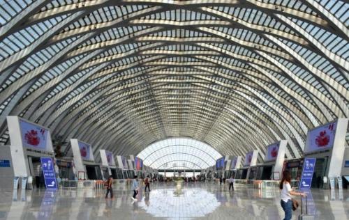Tianjin "big monster", umbrellas at the train station, you know what's going on?