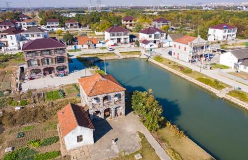 Overseas Chinese Village in Suzhou, built in 1923, is a small Western-style buildings, but why is it called "village of robbers"