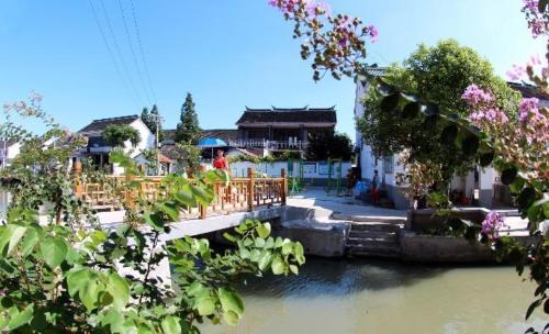 Overseas Chinese Village in Suzhou, built in 1923, is a small Western-style buildings, but why is it called "village of robbers"