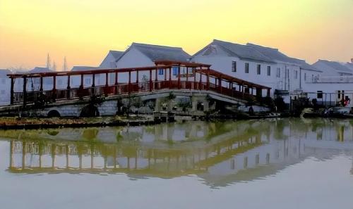 Overseas Chinese Village in Suzhou, built in 1923, is a small Western-style buildings, but why is it called "village of robbers"