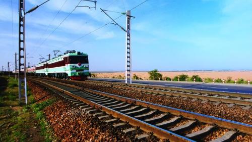 Liabilities exceeded 6 trillion yuan! My country's high-speed rail ticket costs 800 yuan, but why doesn't it support China's railways?