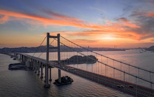 What is most profitable bridge in China? Previously, daily income was 6 million, and now there are no trucks on bridge.