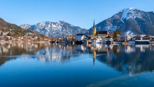 There is a magical city in Europe, official language is Chinese, but there is no Chinese, Spring Festival is comparable to China