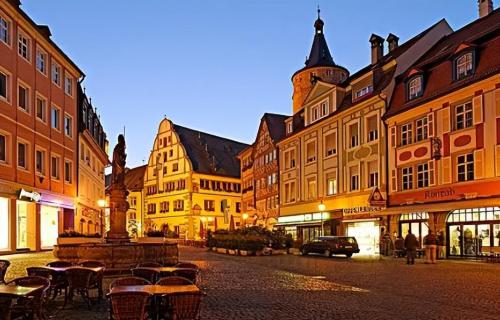 There is a magical city in Europe, official language is Chinese, but there is no Chinese, Spring Festival is comparable to China