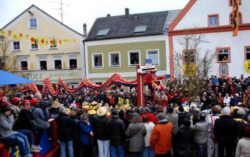 There is a magical city in Europe, official language is Chinese, but there is no Chinese, Spring Festival is comparable to China