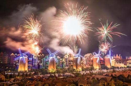 There is a magical city in Europe, official language is Chinese, but there is no Chinese, Spring Festival is comparable to China