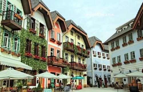 There is a magical city in Europe, official language is Chinese, but there is no Chinese, Spring Festival is comparable to China