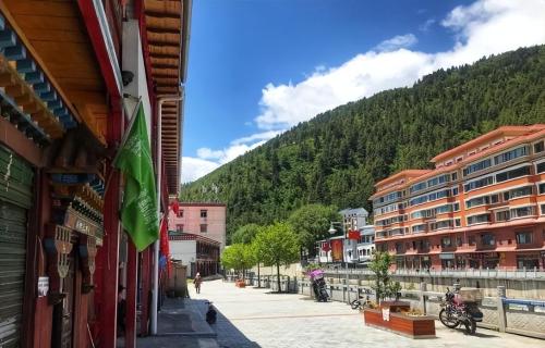 From Shigatse to Yadong, Tibet, China aims to build such a railway