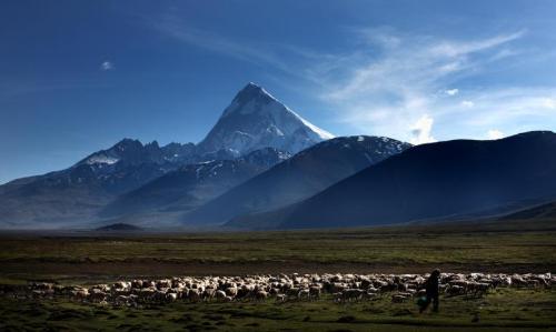 From Shigatse to Yadong, Tibet, China aims to build such a railway