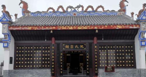 One village, over 9,000 people with same last name, over 50 ancestral halls, this last name is not a common surname in Chaoshan.