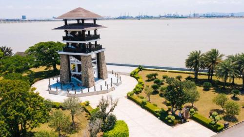 The largest park in Guangzhou, equivalent to 7.7 Yuexiu parks, with a good environment suitable for elderly and children to play.
