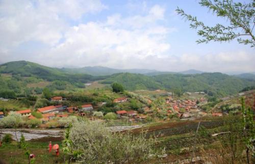 In a village deep in mountains of Jilin, everyone speaks Shandong, but children do not know where their hometown is.