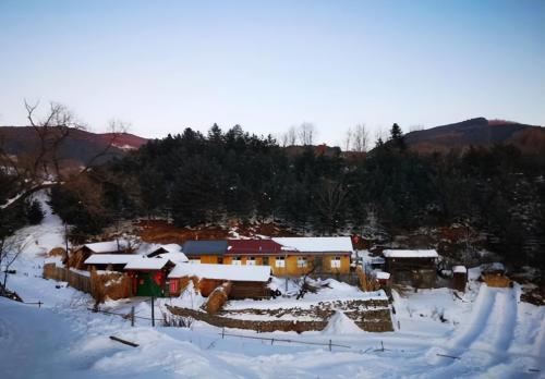 In a village deep in mountains of Jilin, everyone speaks Shandong, but children do not know where their hometown is.