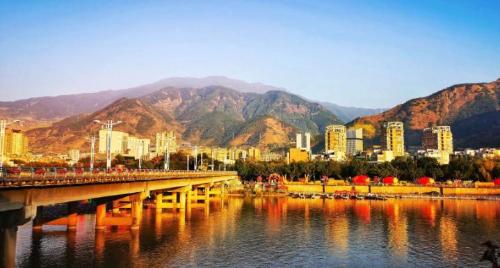 This small county in China, known as Sanya, is warmer in winter than Kunming and has a good hostel.
