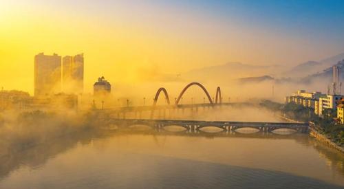 This small county in China, known as Sanya, is warmer in winter than Kunming and has a good hostel.

