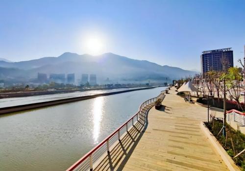 This small county in China, known as Sanya, is warmer in winter than Kunming and has a good hostel.

