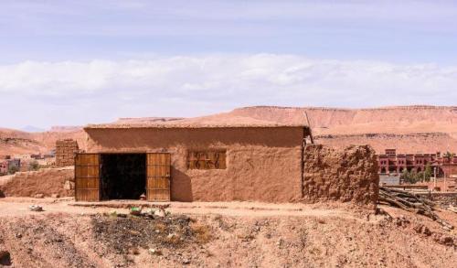 The first village in Chinese desert was discovered thanks to construction of a desert road Villagers do not know what year and month it is