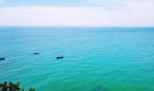 The Bohai Sea is an inland sea and foreign ships are not allowed to enter it thanks to small island of Shandong.