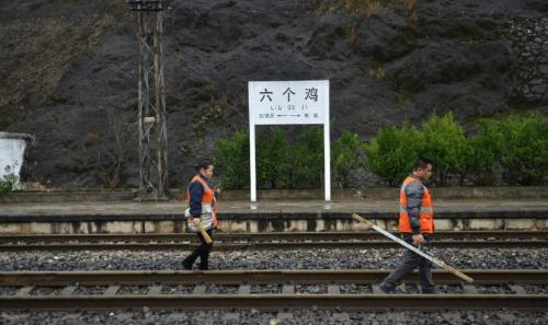 7 "non-serious" station names, how many have you been to? Tourist: I can't help but laugh