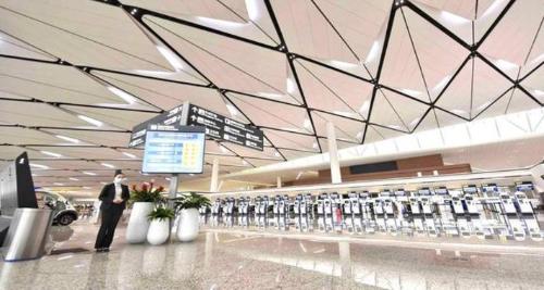 At a lonely airport in northeast China, there is only one flight a day, and staff has little to do after flight.