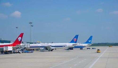 At a lonely airport in northeast China, there is only one flight a day, and staff has little to do after flight.