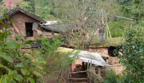 The Longevity Village is hidden deep in mountains of Anhui, it is said to be protected by "dragon vein", and tourists from all over world come here to recuperate.