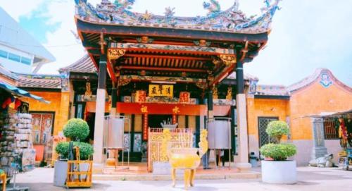 The only snake temple in world, temple is full of green snakes roaming around, don't they bite tourists?