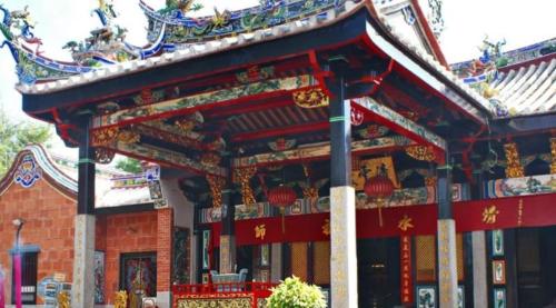 The only snake temple in world, temple is full of green snakes roaming around, don't they bite tourists?