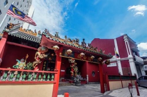 The only snake temple in world, temple is full of green snakes roaming around, don't they bite tourists?