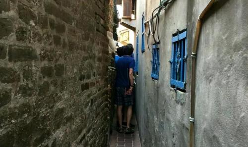 There is a "blushing" street in our country. Tourists are in a hurry to register, but they are embarrassed to say. So ashamed